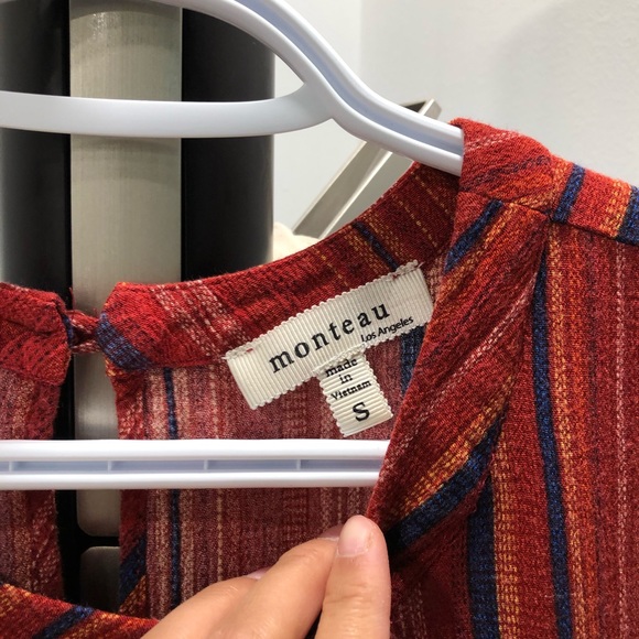 Striped sleeveless blouse with slit - Picture 4 of 6